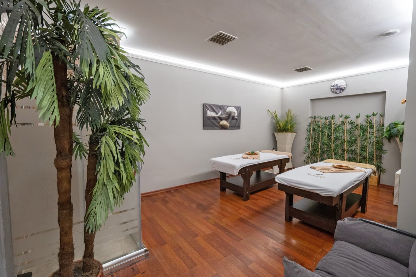 Massage room with two treatment tables at the Fi Club Spa, The Green Park Hotel Taksim